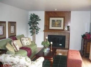 831 Auber Ln, Ballwin, MO