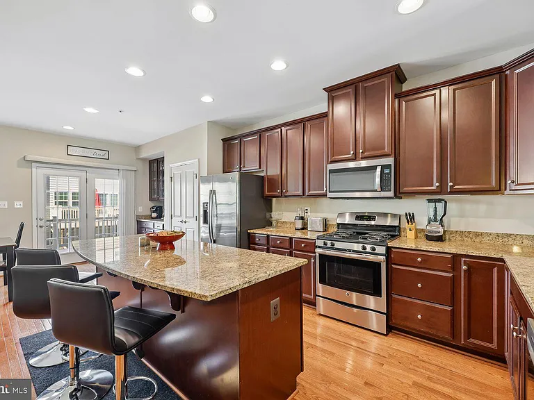 11672 Emerald Green Dr — Photo 9