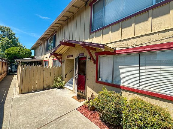 3rd image of 36 La Vonne Dr