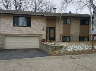 112 Carpenter Ct, Mukwonago, WI 53149