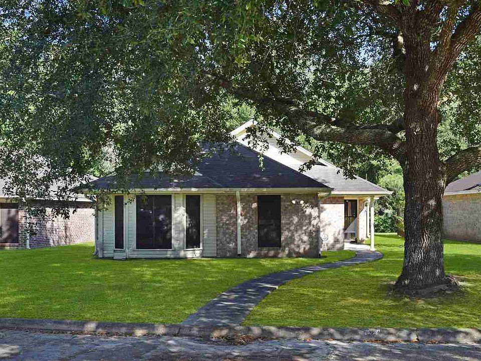 1st image of 107 Willow Bend Dr