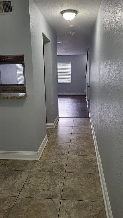 2 bed, 1.5 bath, 864 sqft, $1,600 — Photo 3