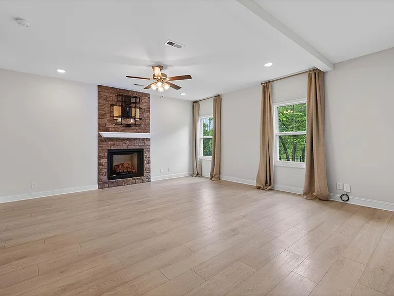 1437 Citadel Dr — Photo 7