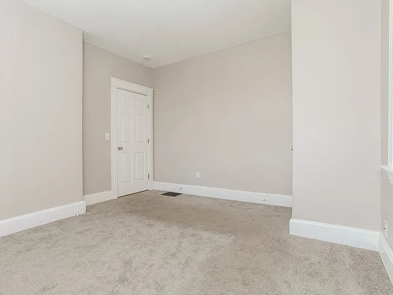 549226_024_main_bedroom_13137140.jpg