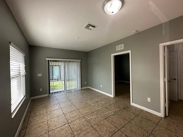 1035 NE 10th Ave #3 — Photo 17