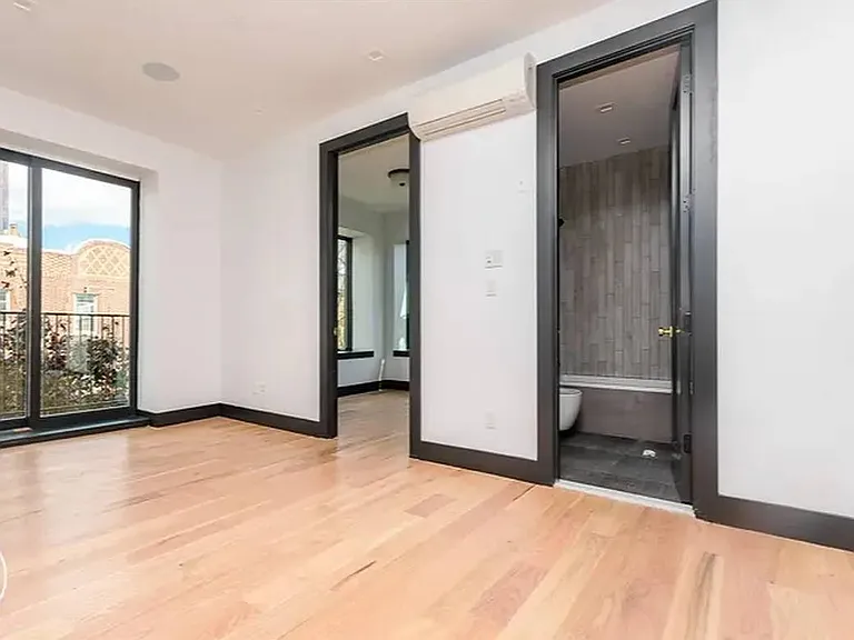 561 4th Ave #3 — Photo 6