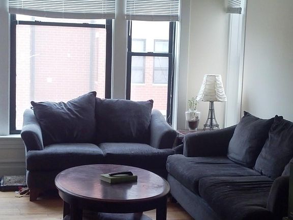 3rd image of 806 N Maplewood Ave #3