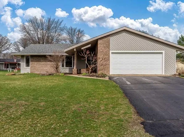 605 Valley Forge Trl, Rockton, IL 61072