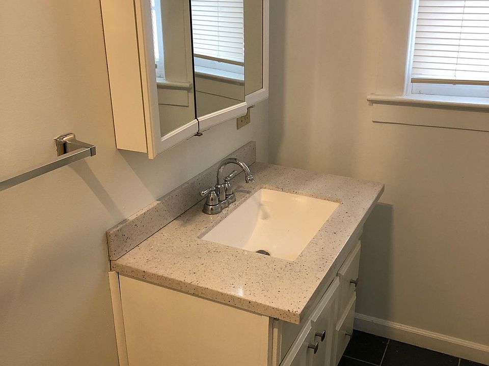 1st image of 31 N Lake Ave #2