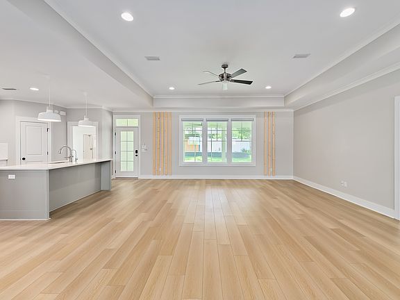 5th image of 118 Leaf St