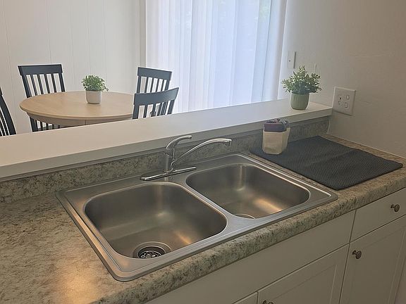 4th image of 600 Hilliard St APT 7