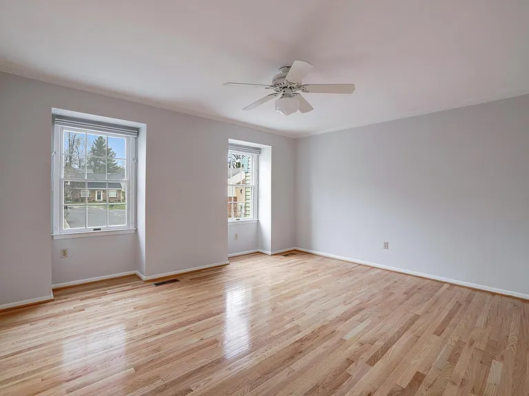 9823 Saint Cloud Ct — Photo 33
