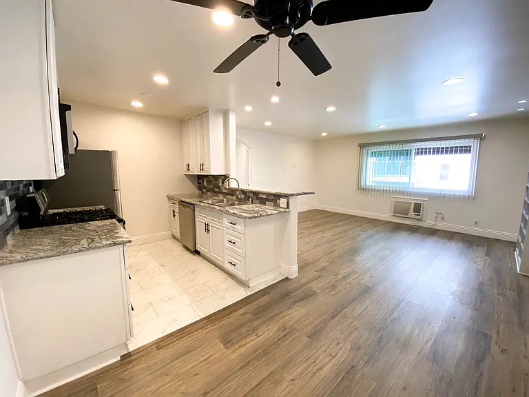5513 Fulcher Ave #11 — Photo 17