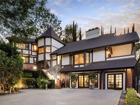 19540 Wells Dr, Tarzana, CA 91356