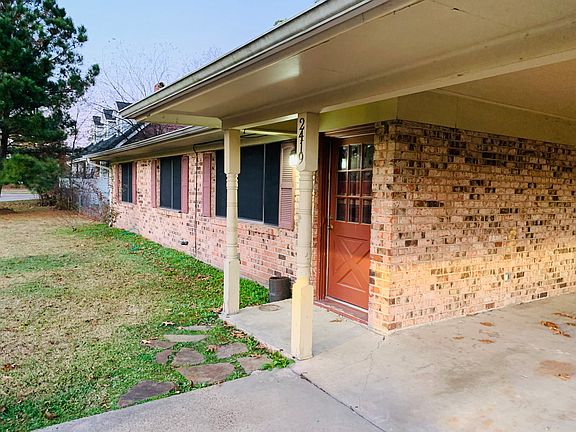 3rd image of 2419 Rose Ln