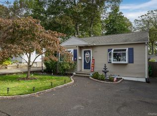 223 N 4th St, Ronkonkoma, NY 11779