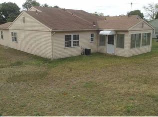 6 New Castle Dr, Southampton, NJ