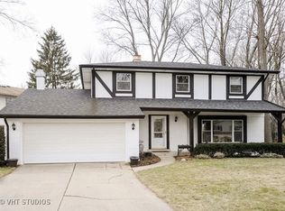 904 Sussex Ct, Buffalo Grove, IL 60089