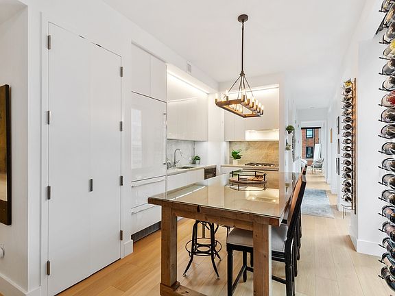 4th image of 15 W 61st St APT 18C