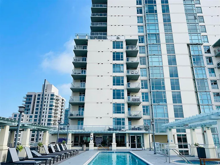 850 Beech St #704 — Photo 37