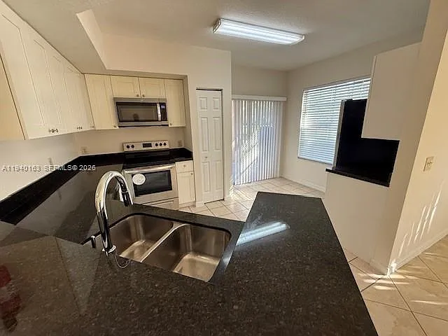 1608 Belmont Ln #1608 — Photo 4
