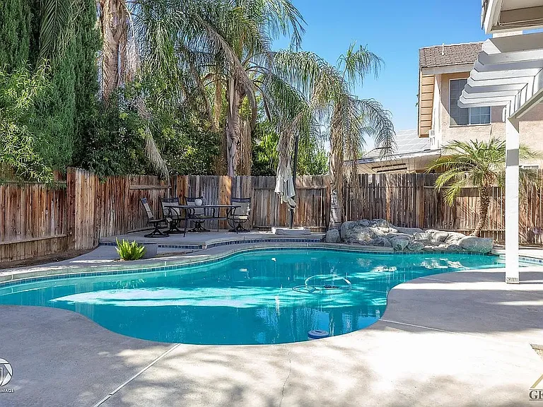Back pool view