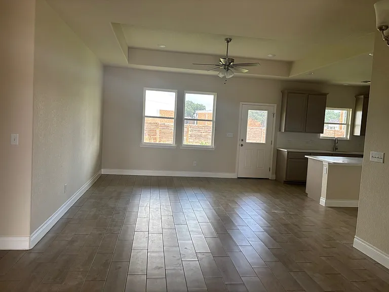 101 Growers Ave — Photo 5