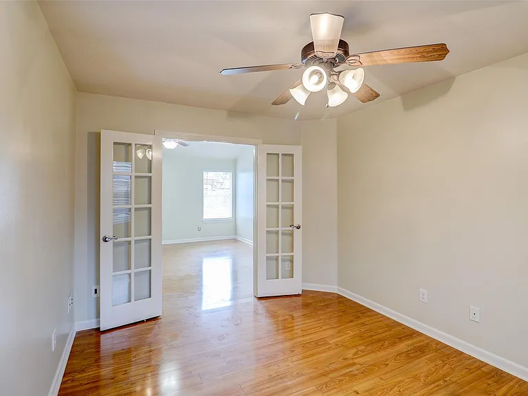 3323 Pioneer Bend Ln — Photo 29