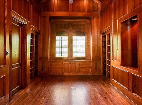 4th image of 4596 Biltmoore Dr