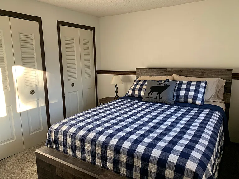 Bedroom with queen bedroom