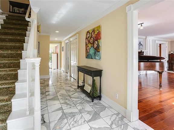 4th image of 10070 Pineledge Dr E
