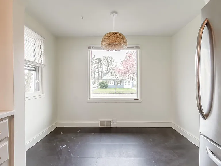 345 Colebourne Rd — Photo 10