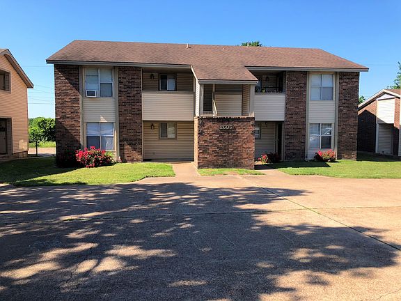 2nd image of 2603A Pecan St #0