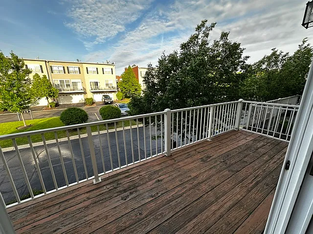 815 Brodhead Dr — Photo 1