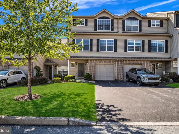 271 Thrush Dr, Hummelstown, PA 17036