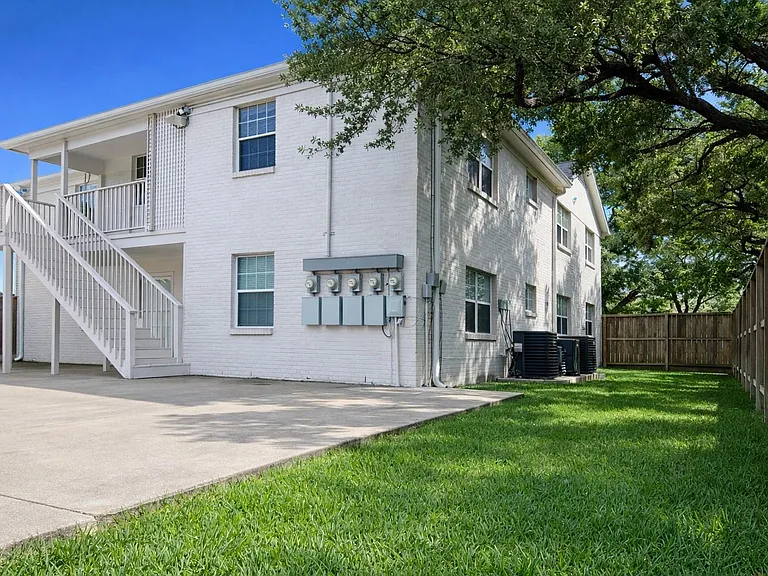 2126 Banks St #2 — Photo 34
