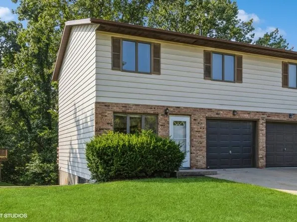 1359 Southview Cir, Coralville, IA 52241