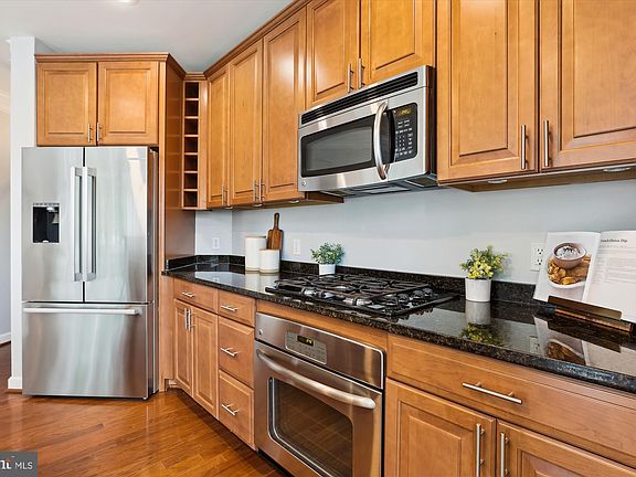 3rd image of 2101 N Monroe St APT 206