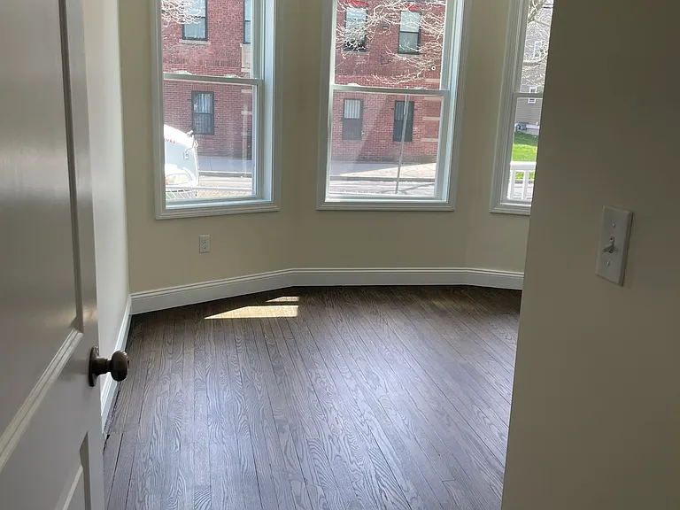 558 Winchester Ave — Photo 12