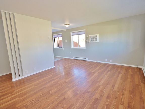 3rd image of 906 Saddlerock Dr