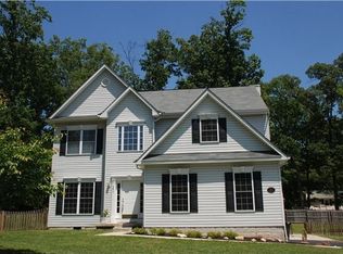 281 10th St, Pasadena, MD 21122