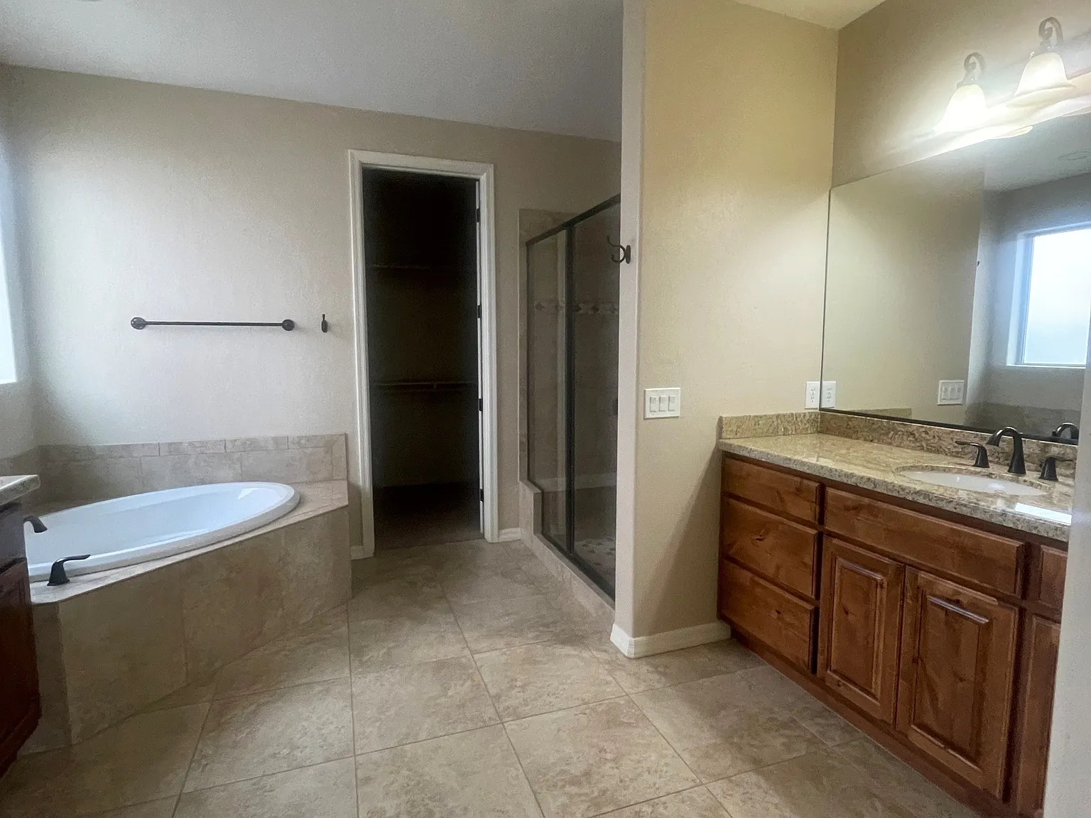BC1725-1611 Cloudstone Drive - 1 — Photo 4
