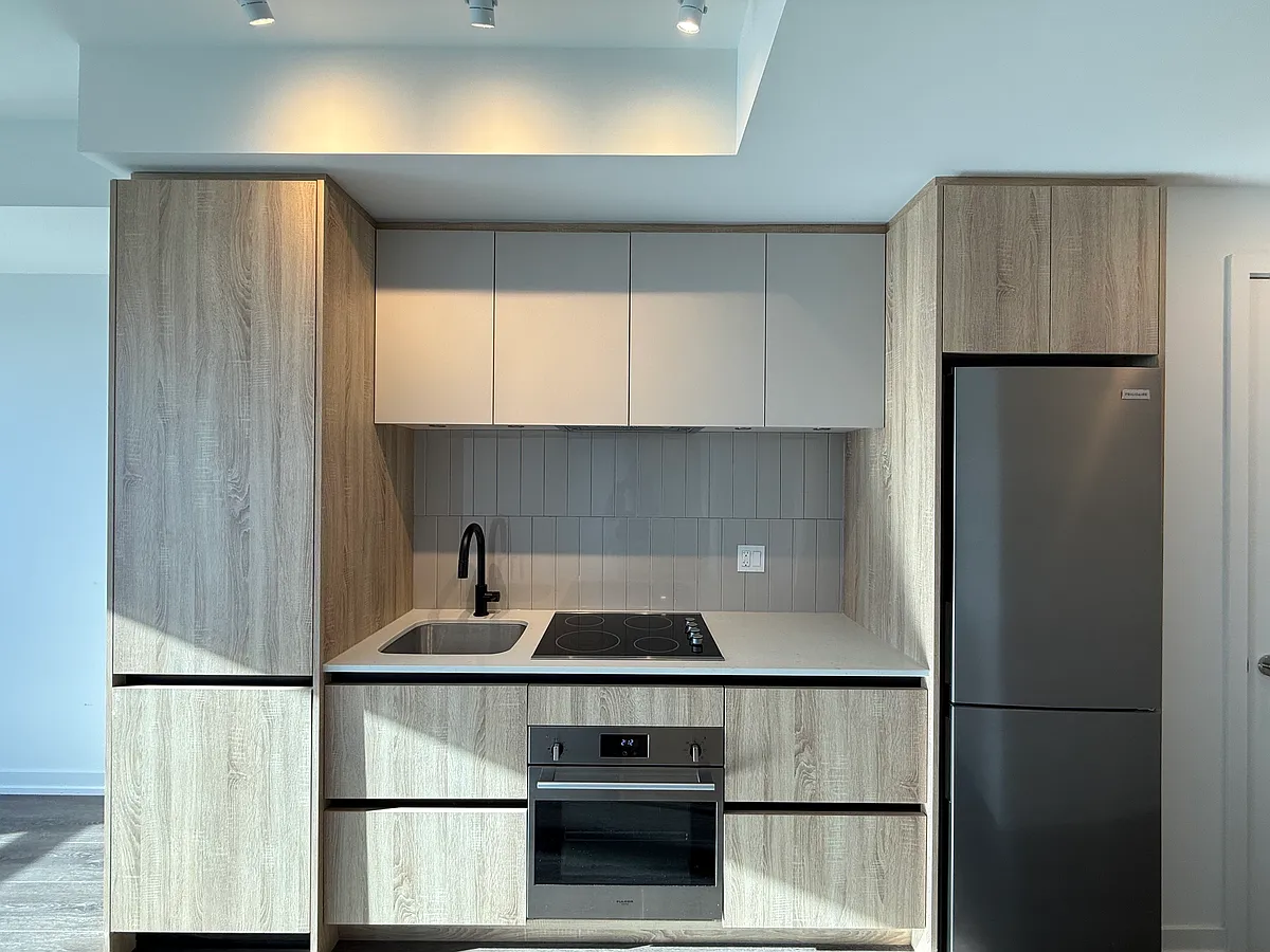 Building Photo - 7950 Bathurst St #2512