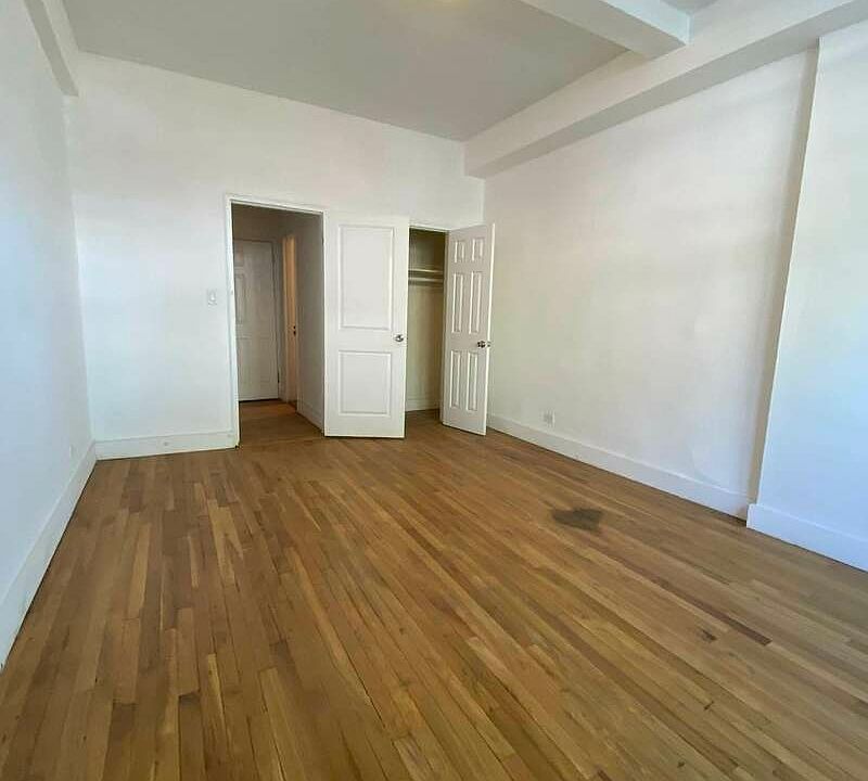 1st image of 2020 Avenue V APT L2