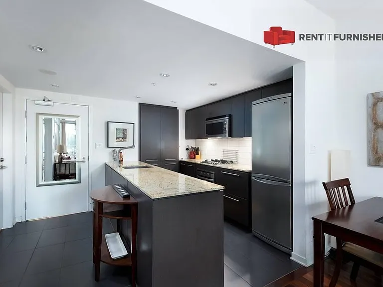 522 W 8th Ave #303 — Photo 5