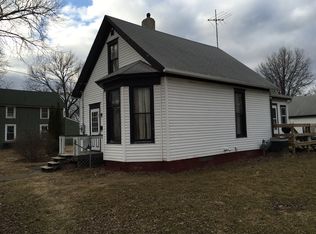 411 NE 2nd St, Aledo, IL 61231