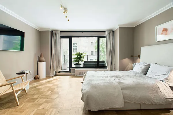 Sold by Compass | media 4