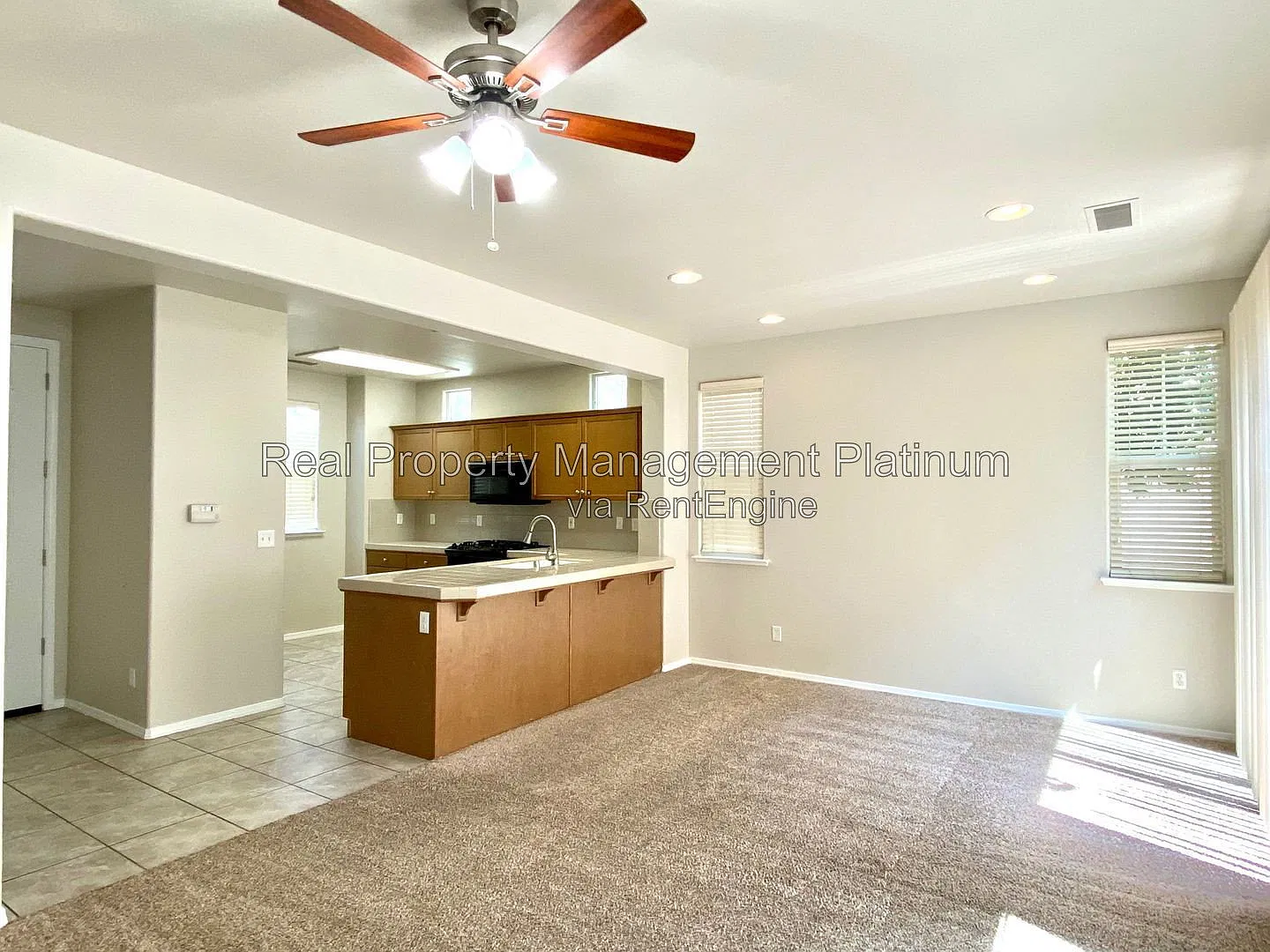 3 bed, 3.0 bath, 1361 sqft, $2,350 — Photo 2