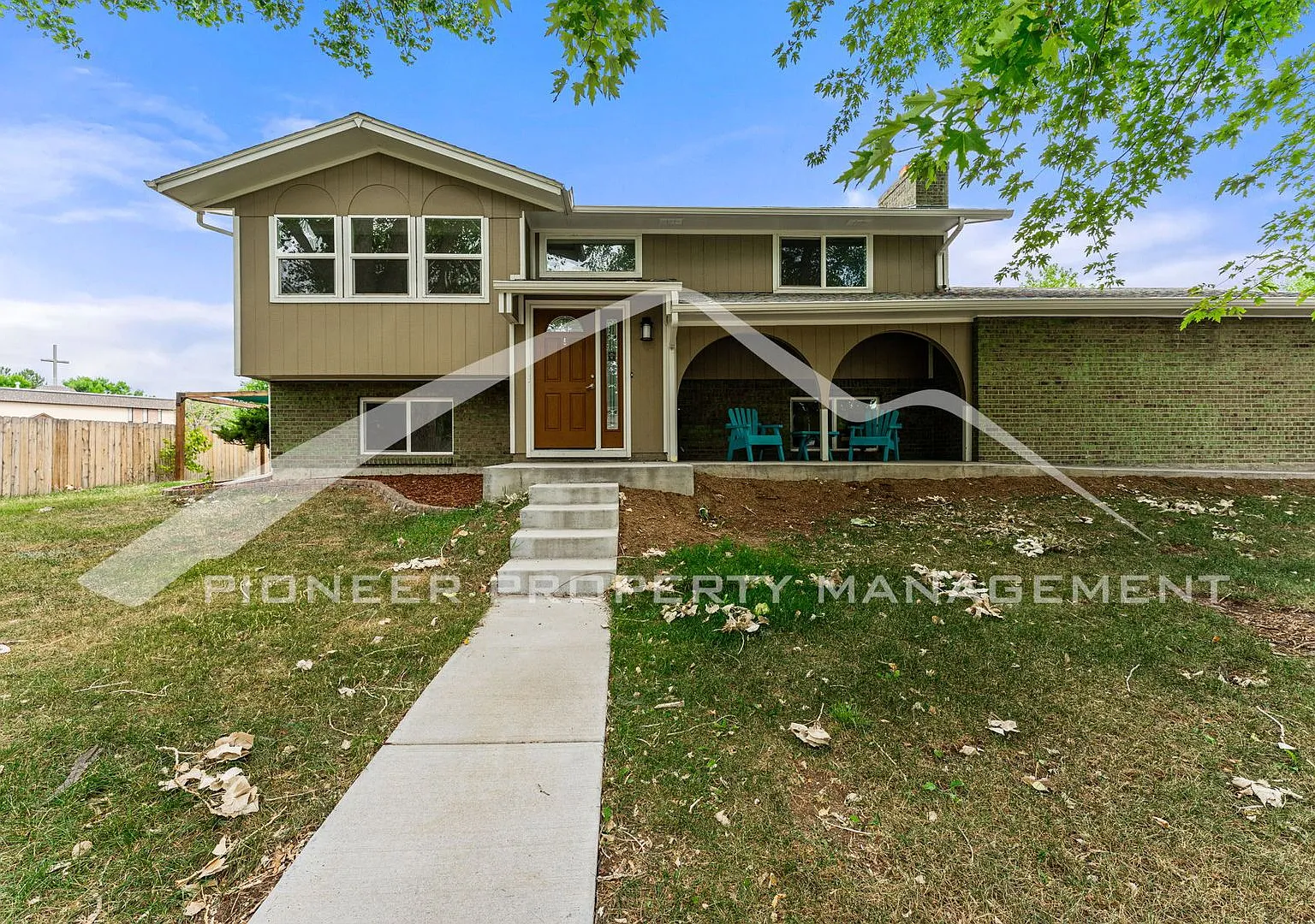 Spacious Home with 2 Car Garage and Central Air! — Photo 1