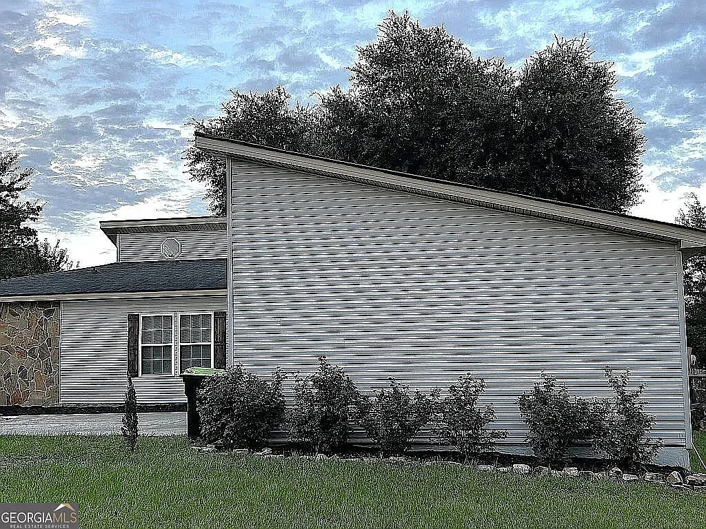 3 bed, 1546 sqft, $2,000 — Photo 2